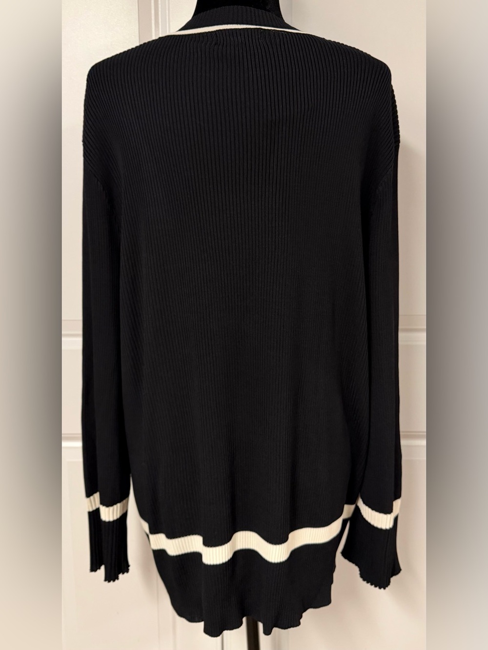 Elan Ribbed V-Neck Top - Picture 3 of 8
